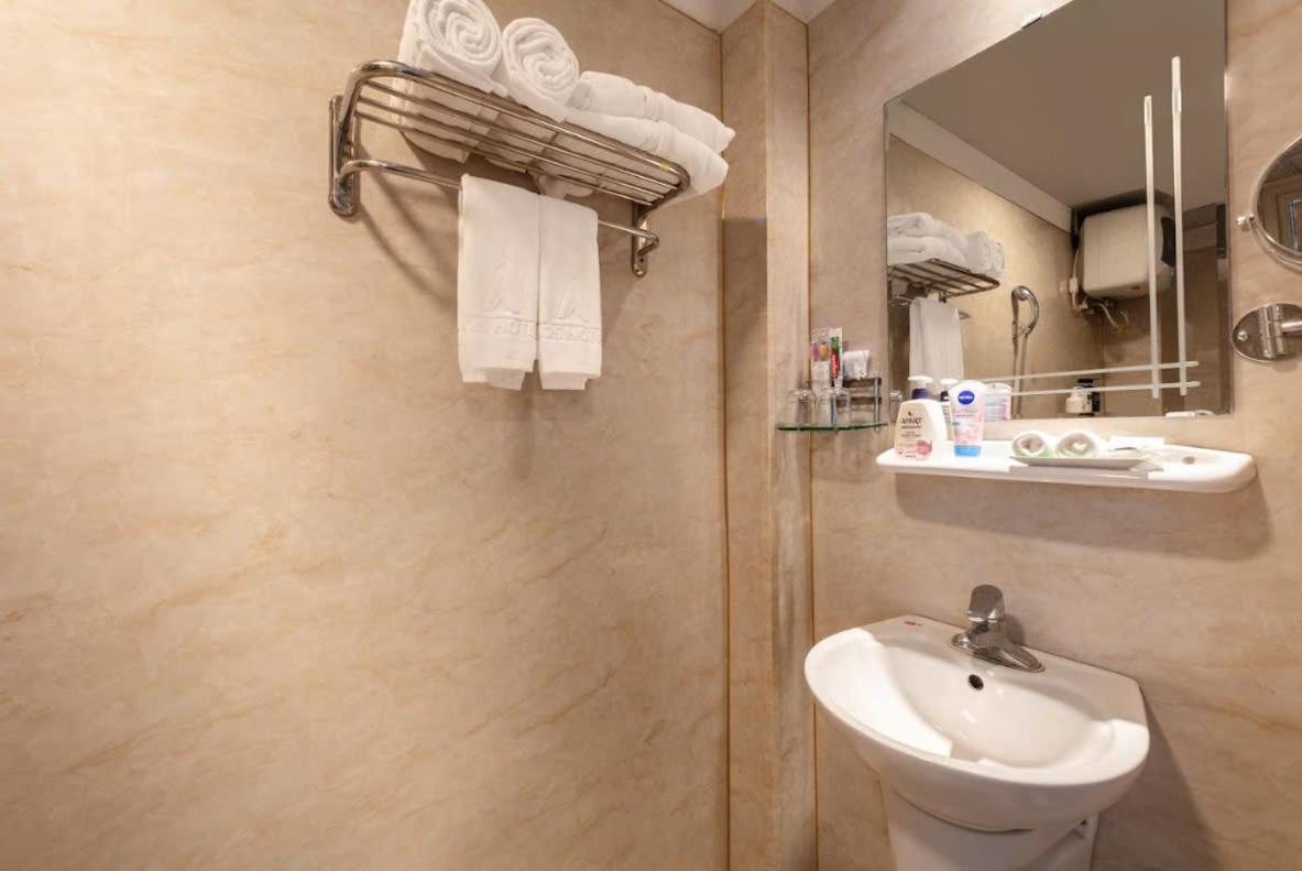 A25 Hotel - Doi Can 2 Ханой Экстерьер фото